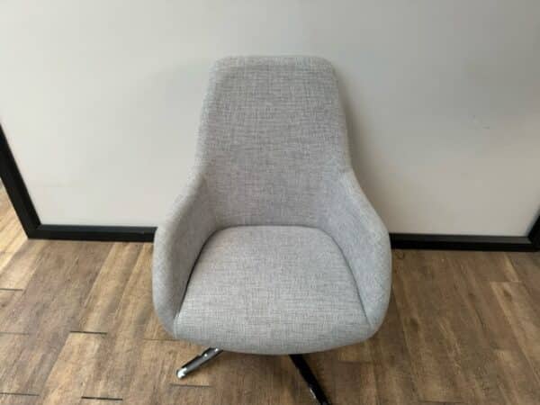 Grijze design loungestoel Markant - Afbeelding 2