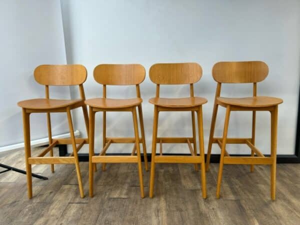 Houten kruk kersen