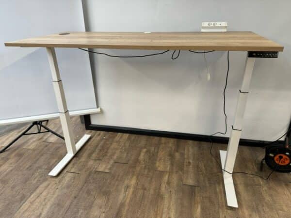Elektrisch verstelbaar zit-sta bureau incl. opties