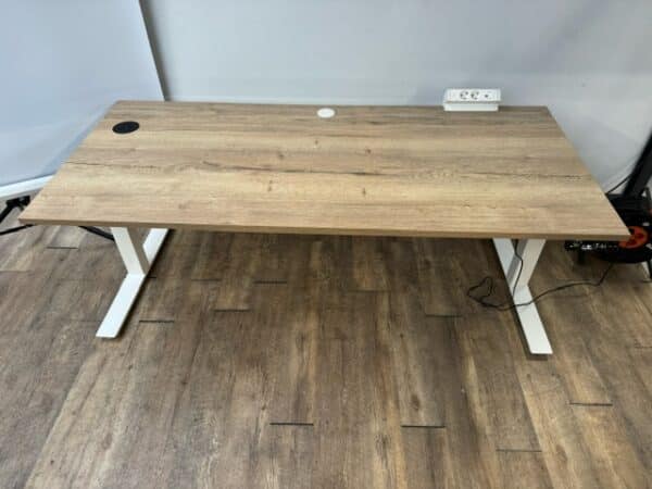 Elektrisch verstelbaar zit-sta bureau incl. opties