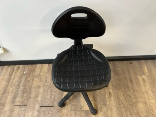 Gebruikte werkplaatsstoel kunststof