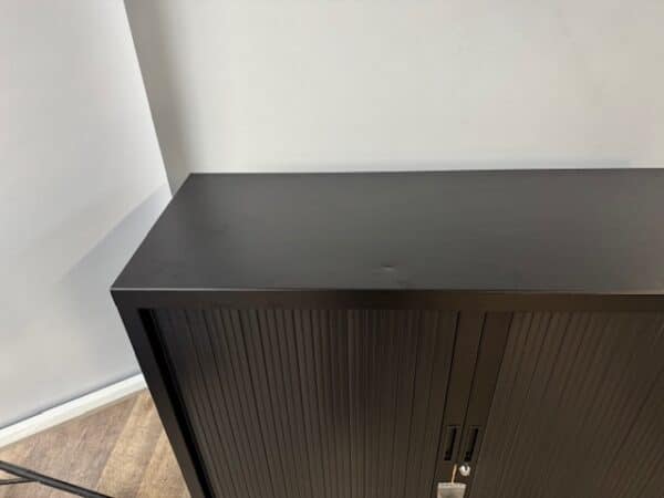 Zwarte roldeurkast van 105x120x43