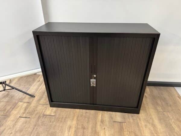Zwarte roldeurkast van 105x120x43