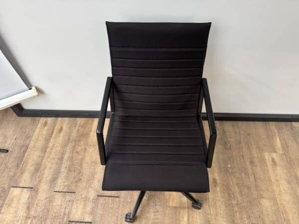 Zwarte design bureaustoel midden hoge rug