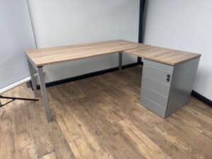 Q-line hoekbureau + standcontainer aluminium