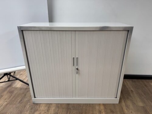 Roldeurkast licht grijs 105x120x43 transportschade