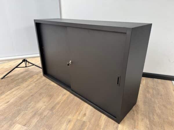 Metalen schuifdeurkast B-keus zwart