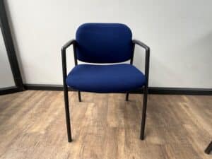 Ahrend vergaderstoel 320 zwart-blauw
