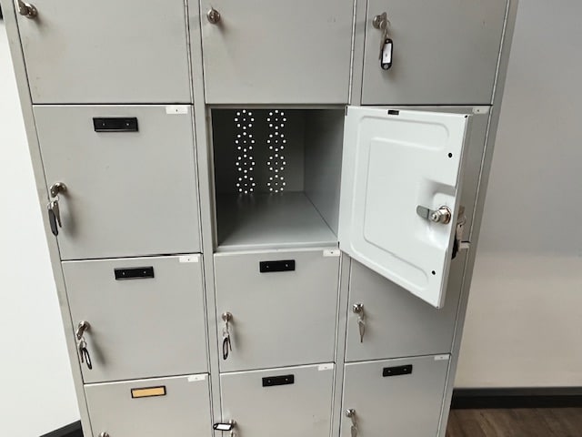 18 deurs - Lockerkast