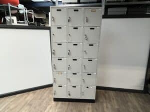 18 deurs - Lockerkast