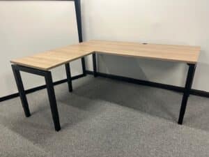 Q- line Hoekbureau (Zwart)