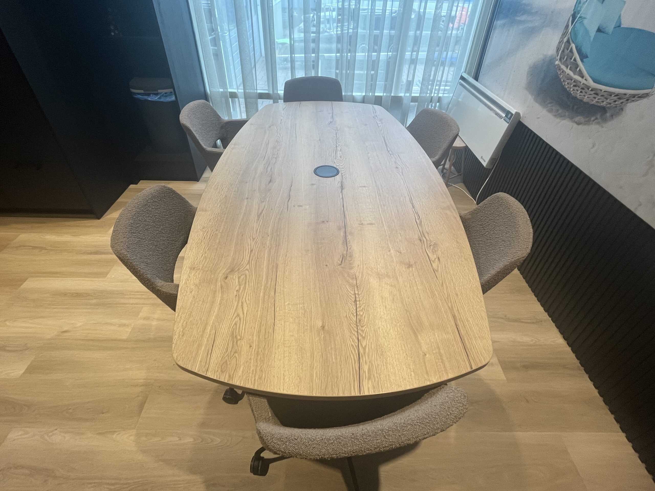 Deensovale vergadertafel x-poot