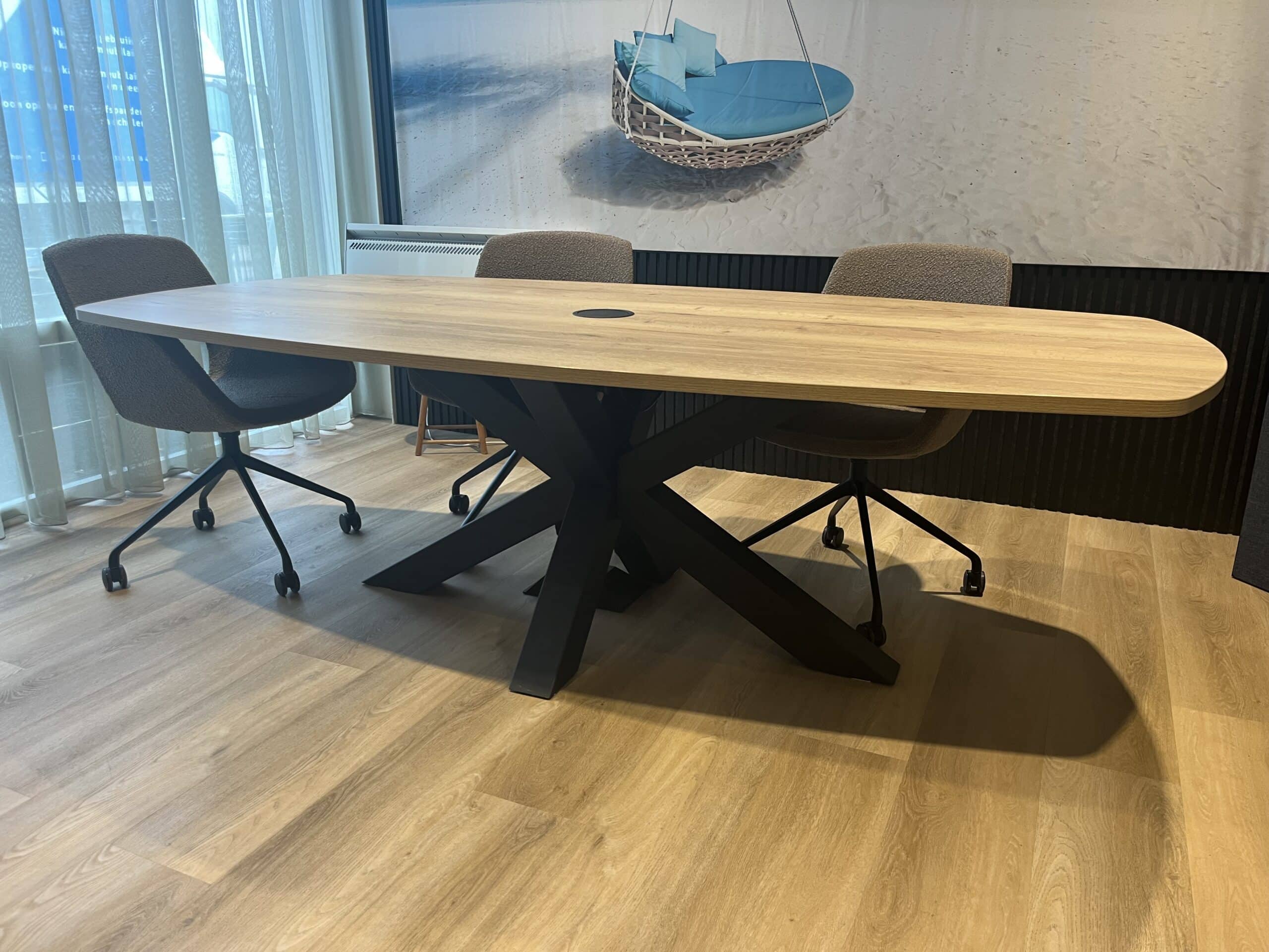 Deensovale vergadertafel x-poot