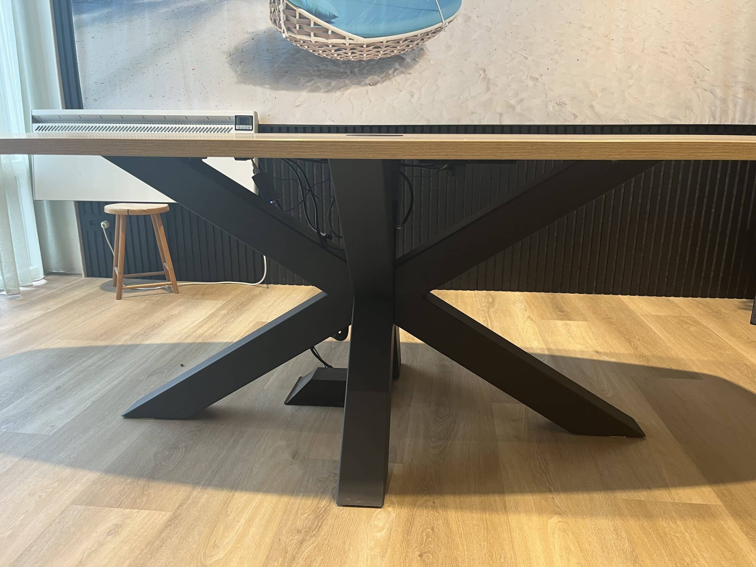 Deensovale vergadertafel x-poot